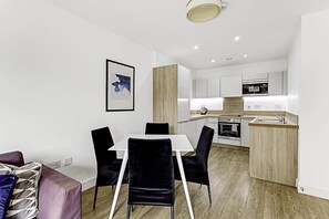 Apartamento básico, 1 cama de matrimonio grande | Restauración