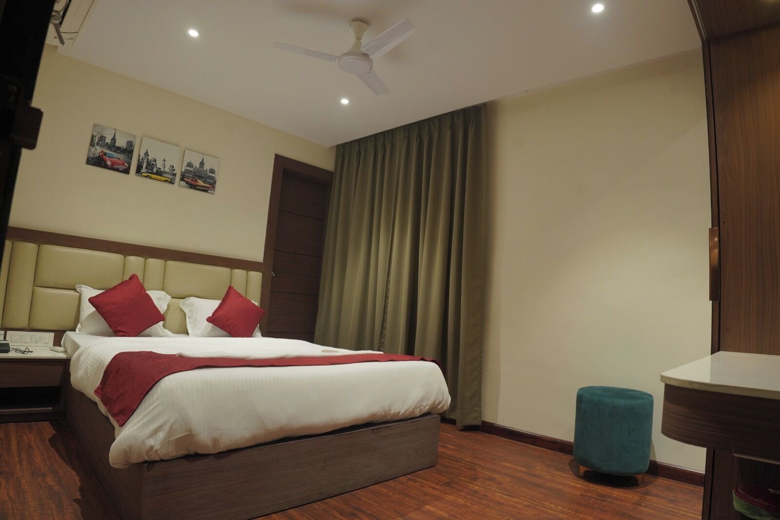 1 bedroom, Egyptian cotton sheets, premium bedding, memory-foam beds
