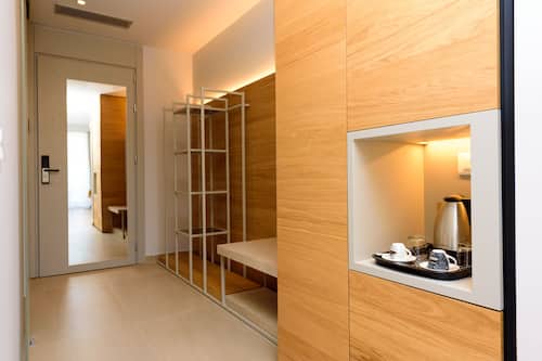 Habitación doble, vistas al mar | Caja fuerte, sistema de insonorización, wifi gratis y ropa de cama