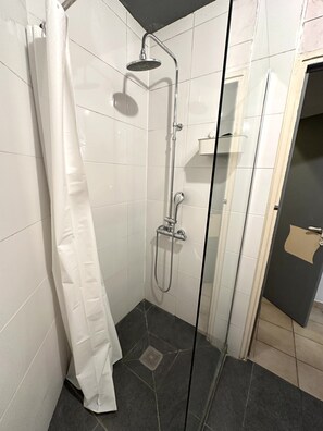 Hårtørrer, håndklæder, Toiletpapir