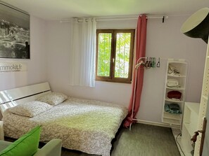 3 Schlafzimmer, Schreibtisch, Bügeleisen/Bügelbrett, kostenloses WLAN