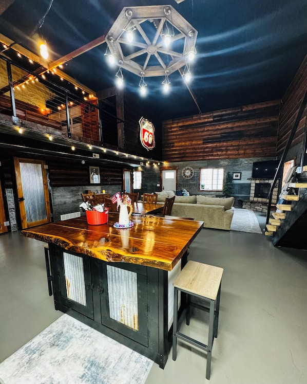 Interior - New Rustic Retreat, Firepit & Games, Hiking, Boating & Fishing near Lake Rathbun (Moravia)