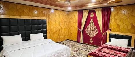 Deluxe Double Room | Soundproofing, iron/ironing board, free WiFi