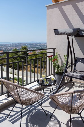 Property grounds - Holiday house above Split, surrounded by amazing nature and greenery! (Klis)