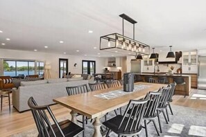 Dining - Luxury Cowdry Cottage Lake Home (Alexandria)