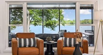 Luxury Cowdry Cottage Lake Home