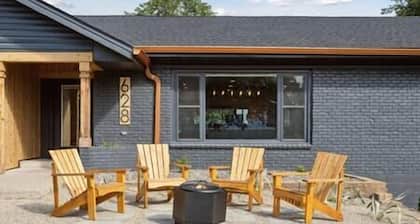 Luxury Cowdry Cottage Lake Home