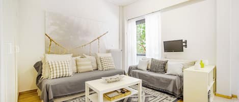 Appartement Ville | Coin séjour | Télévision à écran plat de 24 pouces avec chaînes numériques