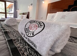 Comfort-rum - 1 queensize-säng - utsikt mot parken | Gratis wi-fi