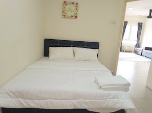 2 bedrooms, iron/ironing board, WiFi, bed sheets