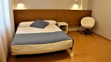 Suíte luxo | Escrivaninha, ferros/tábuas de passar roupa, Wi-Fi de cortesia