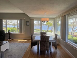 Dining - Waterfront - Amazing views - private access to Parkwood beach (Wareham)