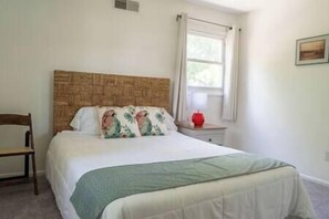 5 chambres, fer et planche à repasser, Wi-Fi, draps fournis