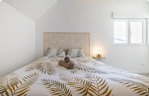 3 chambres, fer et planche à repasser, Wi-Fi gratuit, draps fournis