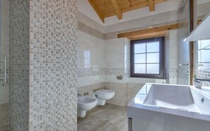 Shower, hair dryer, bidet, towels -  Charming Villa with Pool in a Tranquil Village, Just 15km from the Sea (Orbanići)