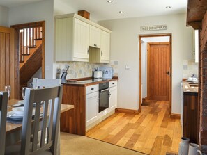 Lavastoviglie, seggiolone, pentole/stoviglie/utensili