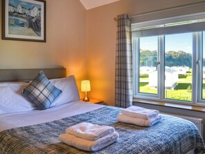 3 bedrooms, free WiFi, bed sheets