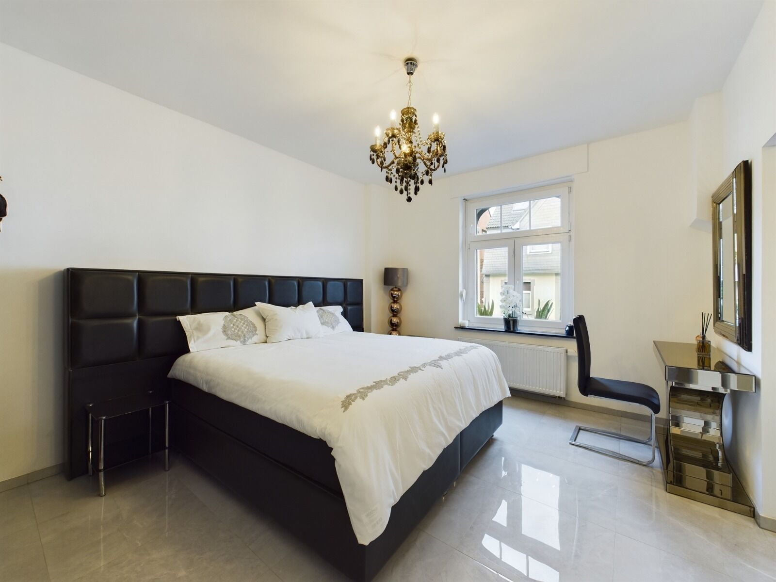 7 slaapkamers, een strijkplank/strijkijzer, wifi, beddengoed