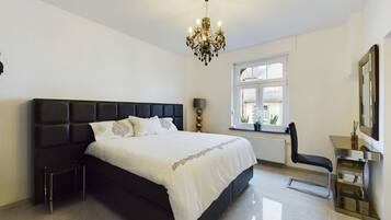 7 slaapkamers, een strijkplank/strijkijzer, wifi, beddengoed