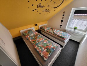 3 chambres, fer et planche à repasser, lit parapluie, Wi-Fi