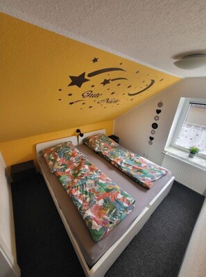 3 habitaciones, tabla de planchar con plancha, cuna de viaje y wifi 