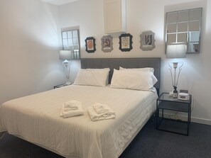 3 bedrooms, desk, iron/ironing board, free WiFi