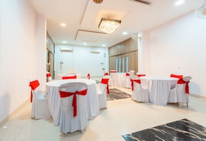 Dining - Treebo Udyam Glory (Nagpur)
