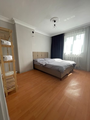 Standard Apartment | Premium bedding, memory foam beds, desk, free WiFi - Konak Suite Ankara (Ankara)