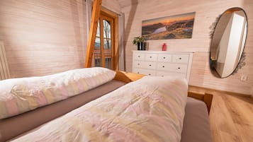 2 bedrooms, travel crib, WiFi, bed sheets