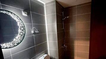 Apartment, 2 Bedrooms, Balcony, Garden View | Bathroom