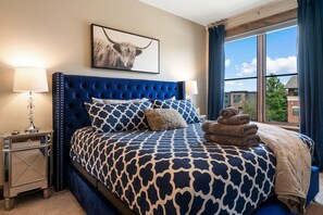 2 camere, una scrivania, ferro/asse da stiro, culla da viaggio