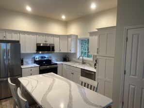 Fridge, microwave, oven, stovetop - Cozy & Private 2 Bedroom / Chief Golf Cottages Lower Condo - Spectacular Views! (Bellaire)