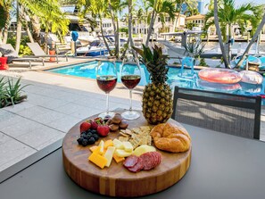 Outdoor pool, a heated pool - Waterfront Oasis - Saltwater Pool - Kayaks - Minutes to Fort Lauderdale Beach! (Fort Lauderdale)