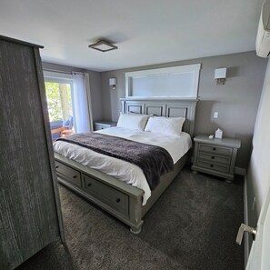 3 chambres, bureau, fer et planche à repasser, lit parapluie