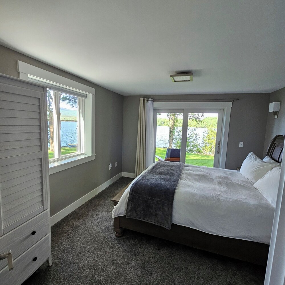 Newly remodeled home on Megunticook Lake 5 minutes from the Camden