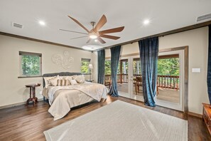 4 bedrooms, iron/ironing board, free WiFi, bed sheets