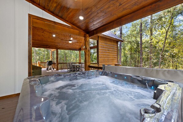 Terrace/patio - Stress Free Retreat close to BB Lake and Beavers Bend in Hochatown Ok. (Broken Bow)