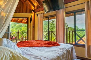 3 makuuhuonetta, tallelokero huoneessa, työpöytä, ilmainen Wi-Fi