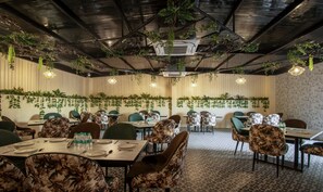 Dining - Treebo Omnibliss (Dera Bassi)