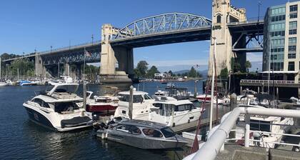 Penthouse with Large Deck on Seawall / Beach w/ Views