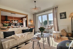 電視、乒乓球設施、書籍