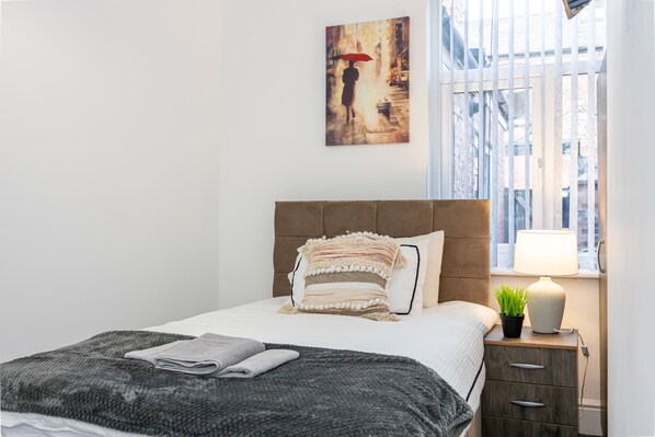 4 Schlafzimmer, Zimmersafe, Schreibtisch, Bügeleisen/Bügelbrett