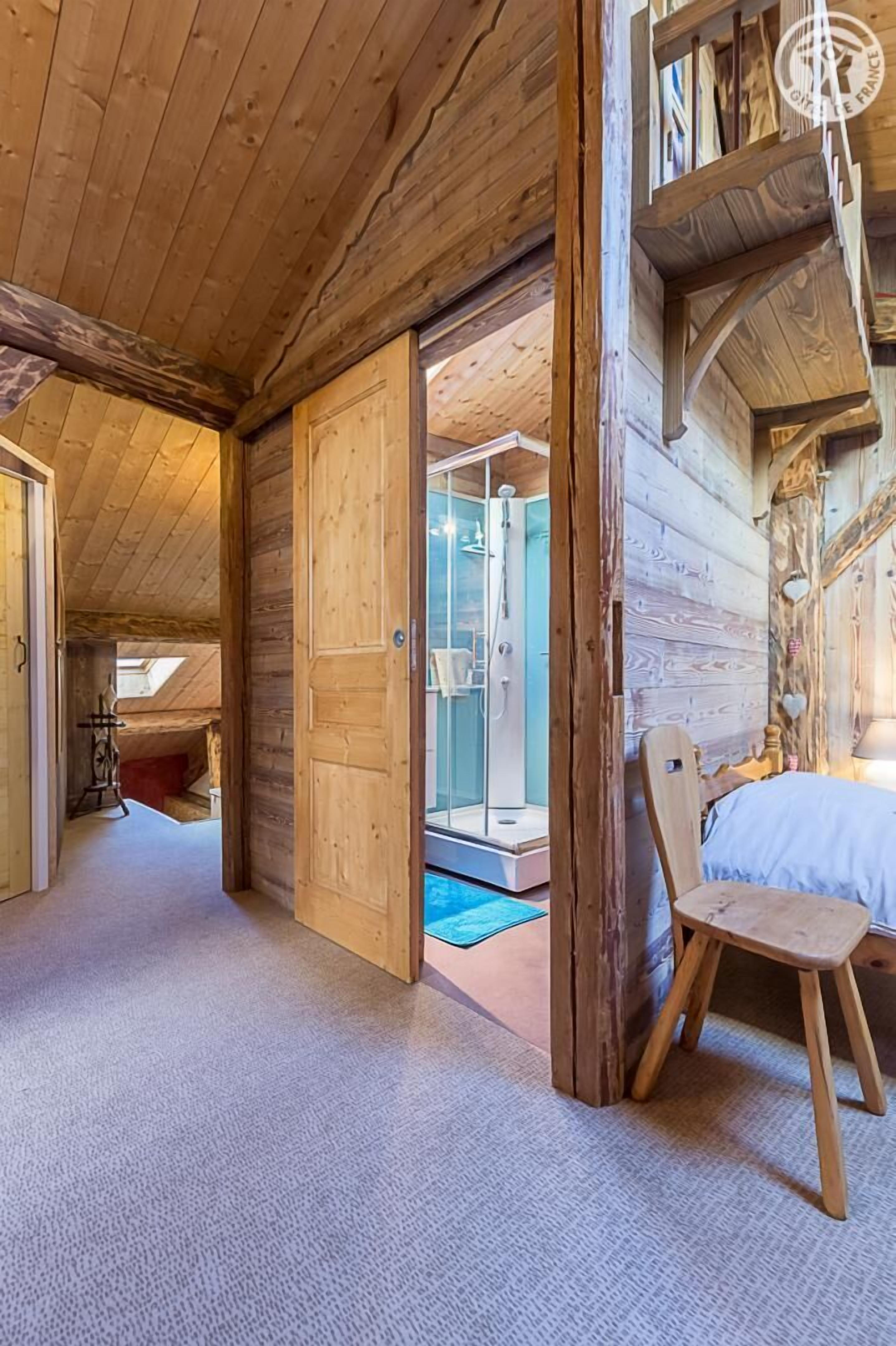 6 chambres, fer et planche à repasser, lit parapluie, Wi-Fi gratuit