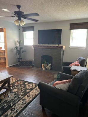 Smart TV - Stockyards ,Dickies, Cowtown Coliseum, 7th Street Close to All !! (Fort Worth)