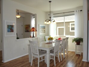 Dining - Artsy, Colorado Cottage Vibe! (Fort Collins)