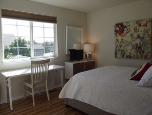 3 bedrooms, iron/ironing board, WiFi, bed sheets - Artsy, Colorado Cottage Vibe! (Fort Collins)