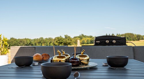 Maison 'Les Lièvres': Oasis de détente climatisée avec Piscine & Jacuzzi
