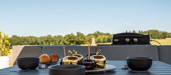 "Les Lièvres" House: Air-conditioned Relaxation Oasis with Pool & Jacuzzi