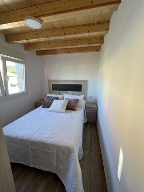 2 bedrooms, free WiFi, bed sheets - Casa nueva con vistas al mar y a la montaña (Muros)