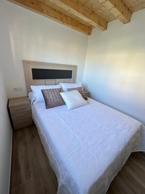 2 bedrooms, free WiFi, bed sheets - Casa nueva con vistas al mar y a la montaña (Muros)